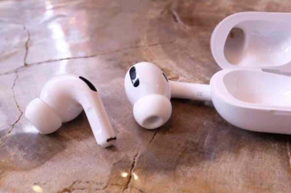 Why AirPods are crackling, popping, rattling, staticy and ways to fix it
